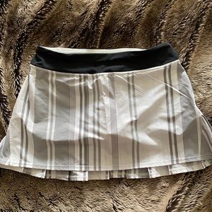 Lululemon Ruffle skirt size 8 Tall